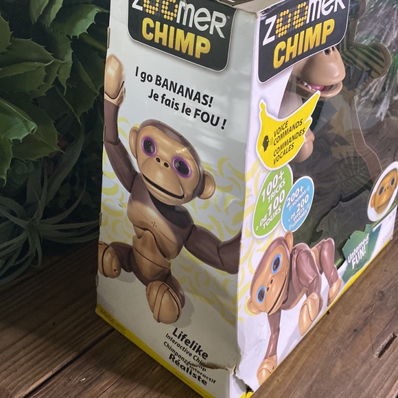 Zoomer Chimp, Interactive Chimp with Voice Command, Movement and Sensors 🐒🍌 - Picture 15 of 17